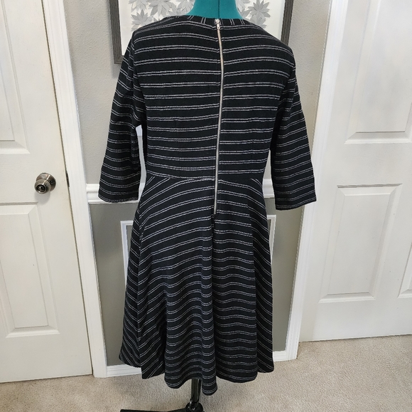 Dress - Picture 4 of 9